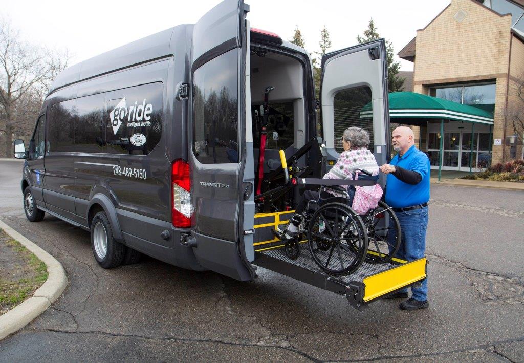 Ford lança nos EUA serviço de transporte médico não emergencial com vans.