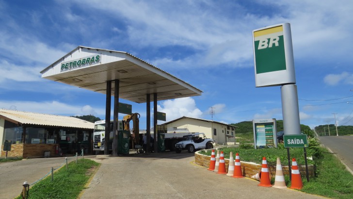Presidente da Petrobras diz que resposta para combustível caro não está na empresa.