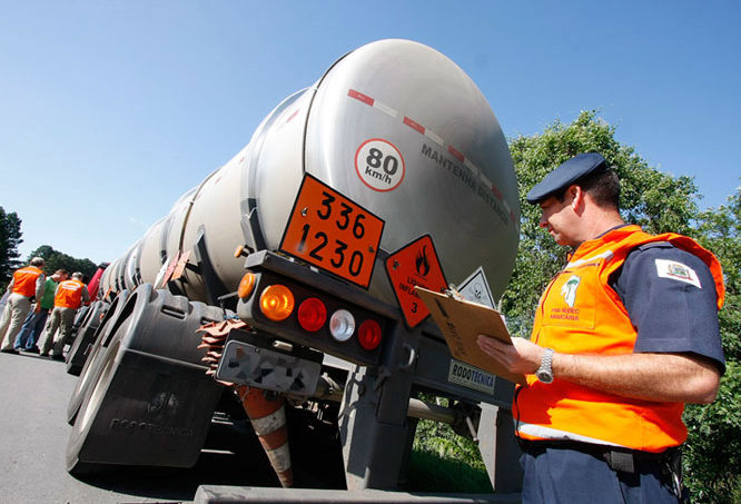Transporte de produtos perigosos: Novas regras entram em vigor esse mês e sofreram alterações em relação a original.