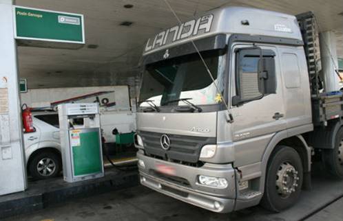 Projeto limita aumento de combustível à variação da inflação.