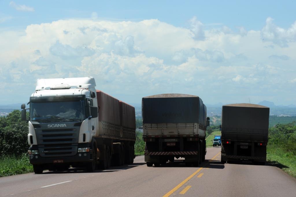 Câmara aprova política de preços mínimos para transporte de cargas.