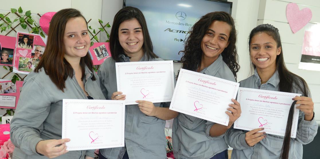 Colaboradores da Mercedes-Benz participam de   ação voluntária com o Instituto Amor em Mechas.