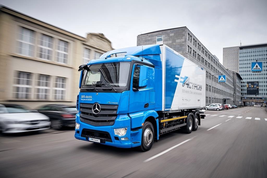 Mercedes-Benz aposta em futuros caminhões e ônibus elétricos autônomos e com pacotes de soluções.