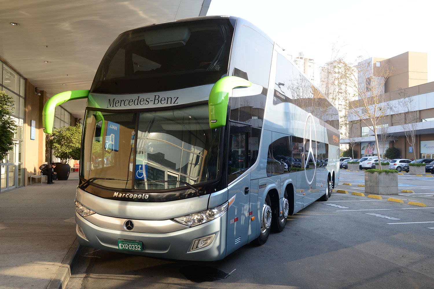 Mercedes-Benz vende 72 ônibus de 15 metros para operação no Brasil e na América do Sul.