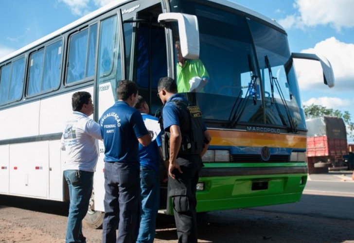 ANTT intensifica fiscalização contra transporte clandestino no fim do ano.