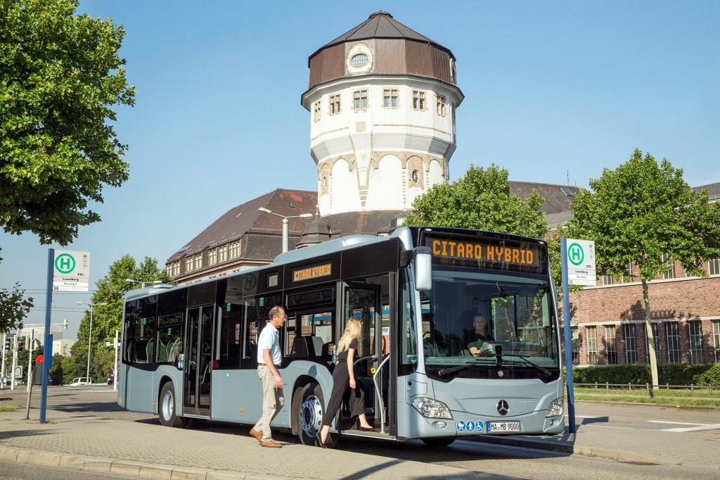 Daimler Buses destaca segurança, conforto e economia dos ônibus na Busworld.