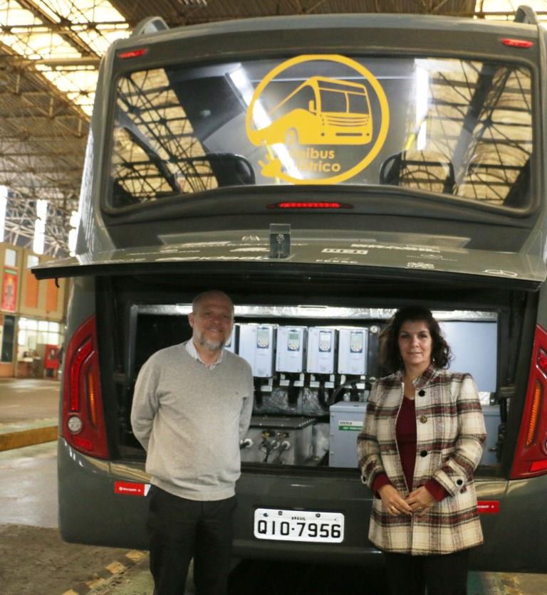 Secretário de mobilidade e transportes de São Paulo conhece Dual Bus, ônibus elétrico desenvolvido pela Eletra.