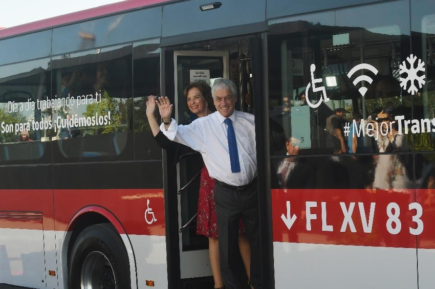 O Presidente chileno e a Ministra dos Transportes.