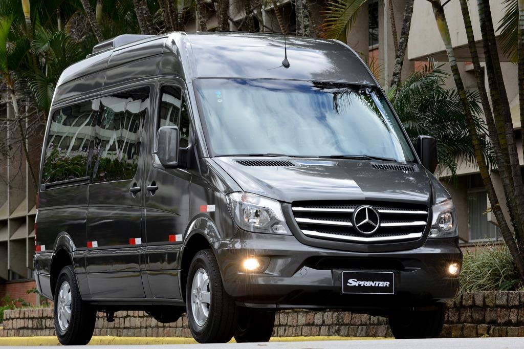 Mercedes Benz promove Sprinter e Vito em evento de turismo.