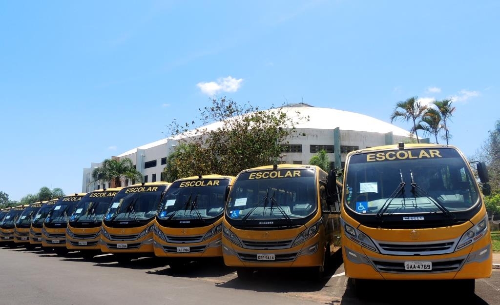 Caio Induscar entrega mais de 100 micro-ônibus escolar para municípios do interior paulista.