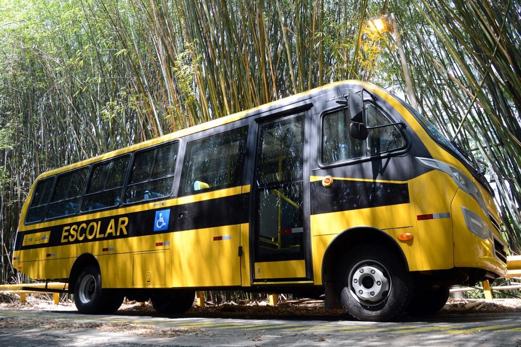 Mercedes-Benz fornecerá 1.600 ônibus  para o programa Caminho da Escola.