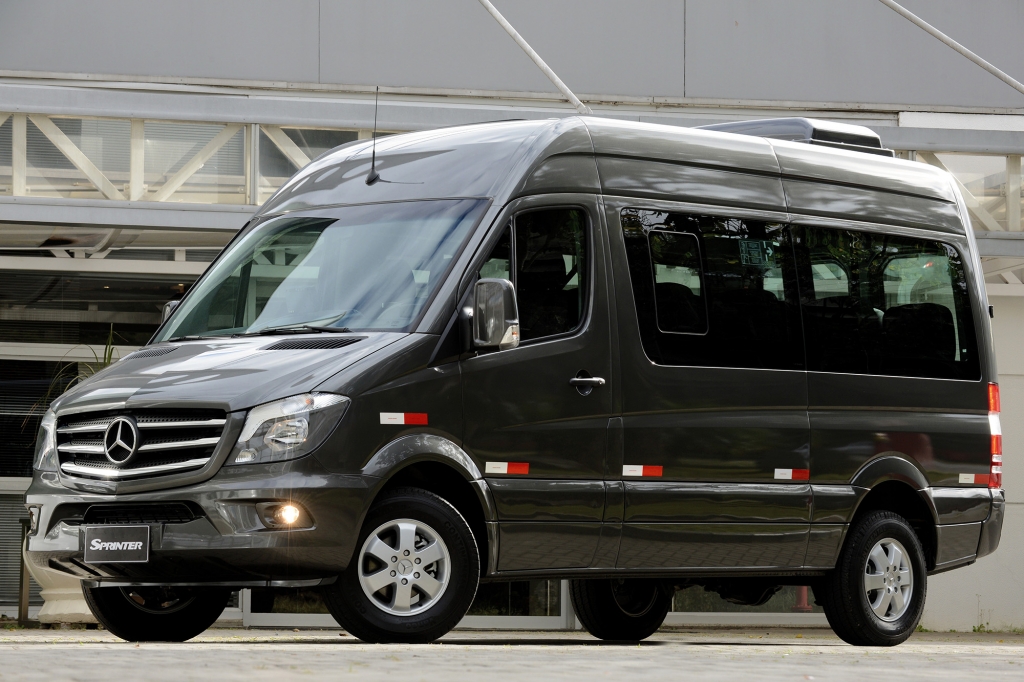 Sprinter passageiro é o comercial leve mais vendido em 2018.