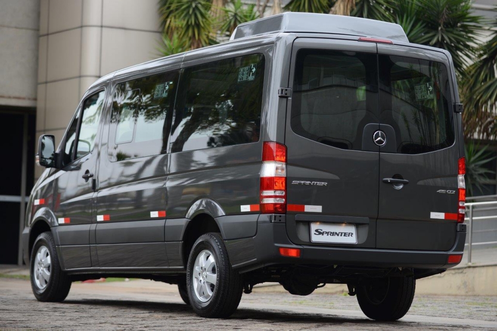 Mercedes-Benz expõe Sprinter com acessibilidade para pessoas com mobilidade reduzida.