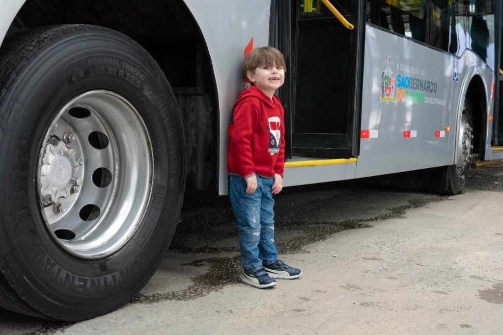 Paixão por ônibus desde muito cedo.