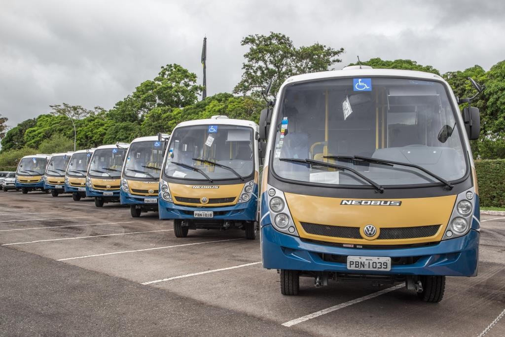 430 ônibus Volkswagen dedicados à assistência social chegam às ruas no Brasil.