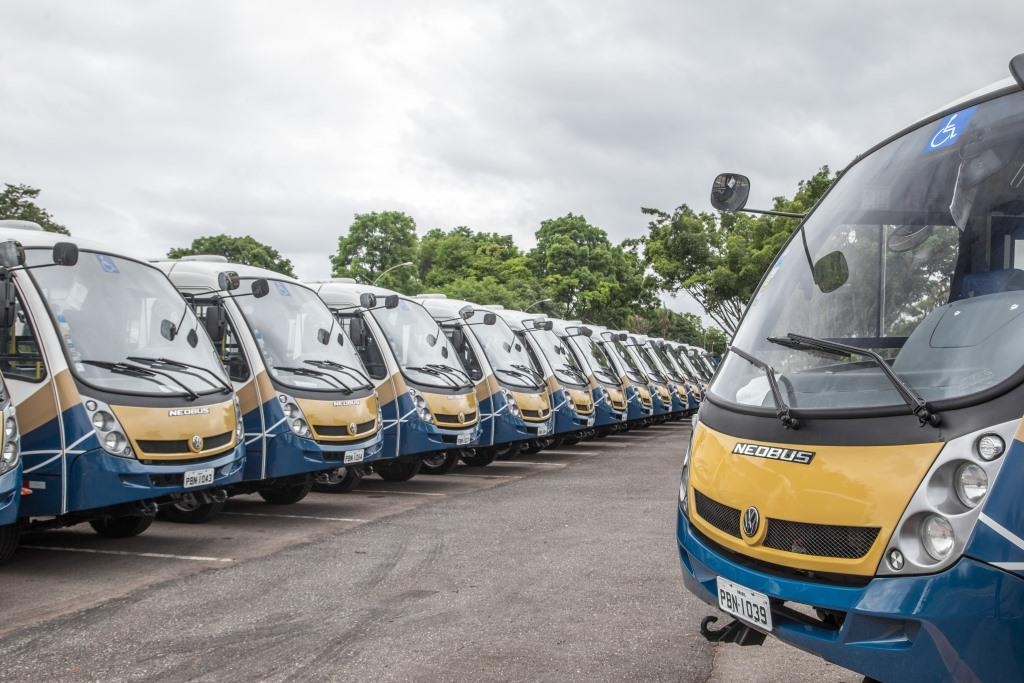 Volkswagen entrega 90 ônibus para Ministério da Cidadania dar assistência no Sul do Brasil.