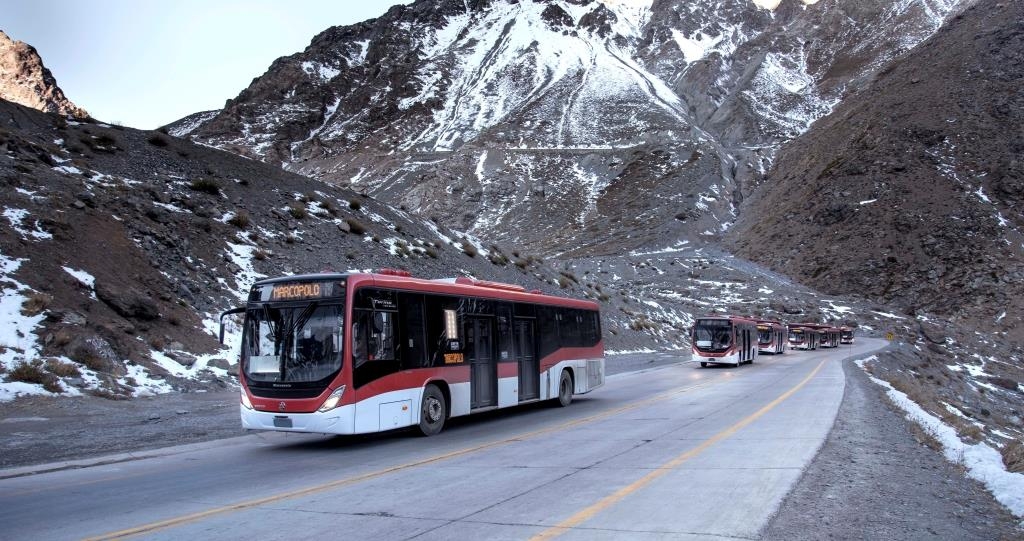 Cidade de Santiago renova parte da frota com 120 ônibus Volvo.