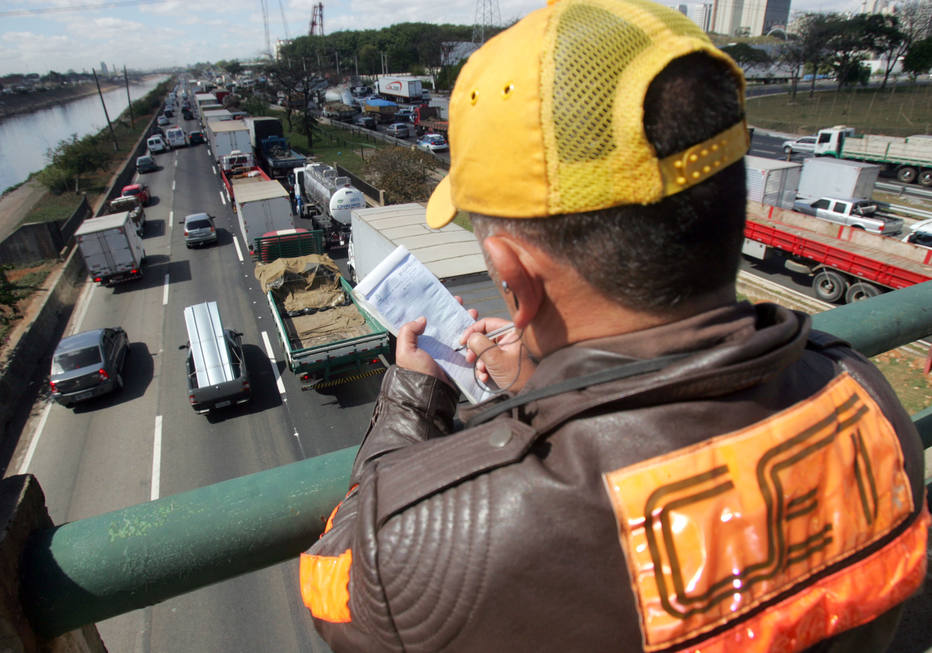 Denatran regulamenta pagamento de multas de trânsito com cartão.