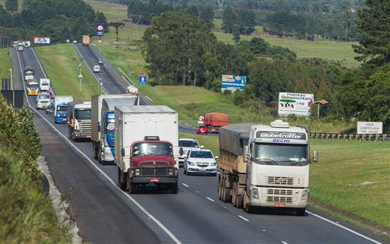 Caminhoneiros de 12 cidades serão atendidos até sexta-feira; ação faz parte do Programa CNT SEST SENAT de Prevenção de Acidentes.