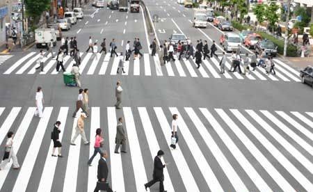 Detran-DF lança selo comemorativo aos 20 anos de respeito à faixa de pedestre.