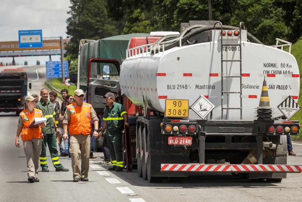 Produtos perigosos - Governo de Minas Gerais publica lei que estabelece medidas relativas a acidentes no transporte.