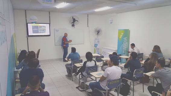 Projeto piloto aposta em sala multimídia para inovar na formação teórica de motoristas.