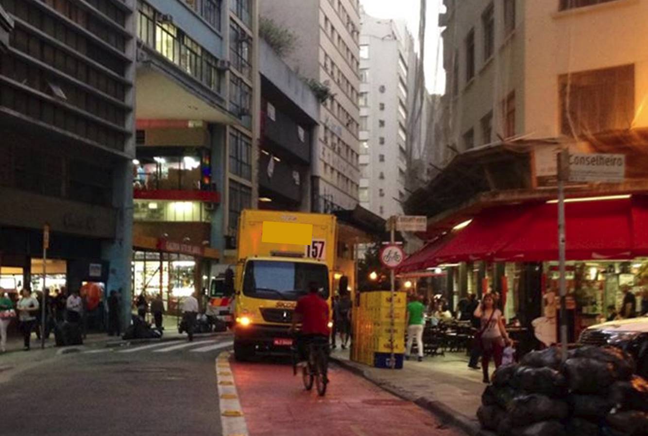 Projeto quer transforar de infração grave para gravíssima estacionar veículo em ciclovias.