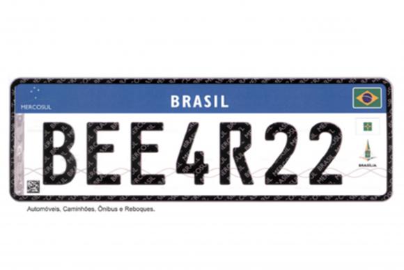 Novo modelo de placas de veículos começa a valer em 1º de setembro.