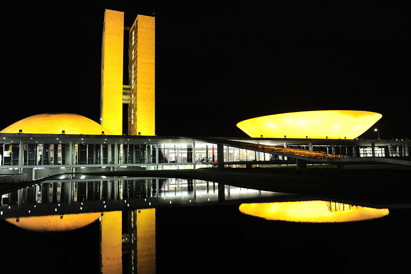 Congresso terá iluminação amarela pela segurança no trânsito.