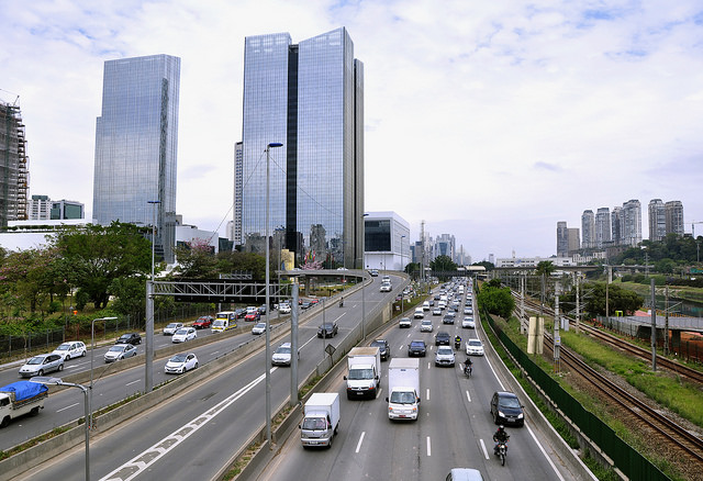 São Paulo começa a fiscalizar quem ultrapassa velocidade entre radares.