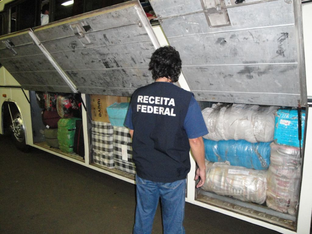 Projeto suspende carteira de motorista de preso por contrabando.