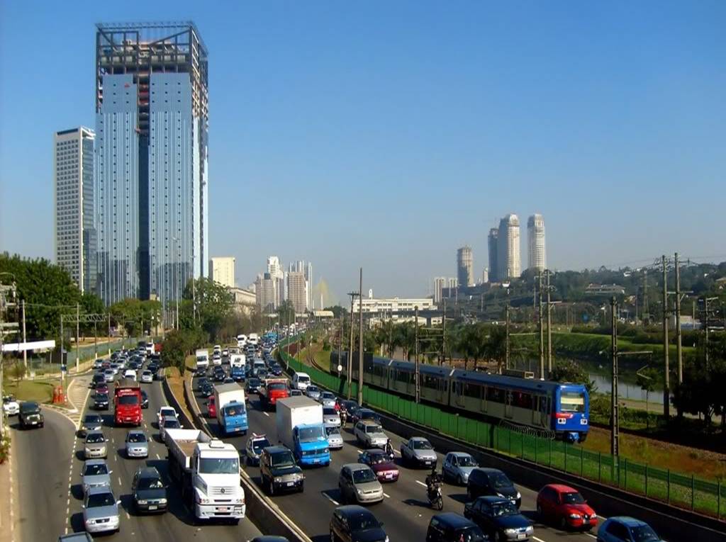 Fiscalização de trânsito apreende um Ducato e uma Sprinter rodando tranquilamente com mais de R$28 milhões em multas.