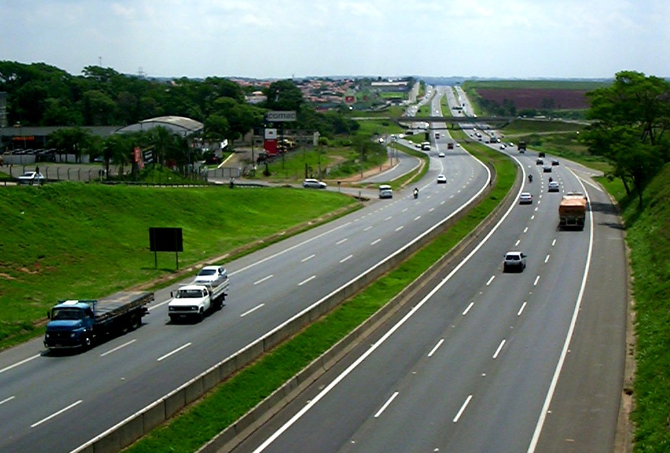 Projeto responsabiliza agentes públicos e privados por acidente em rodovia concedida.
