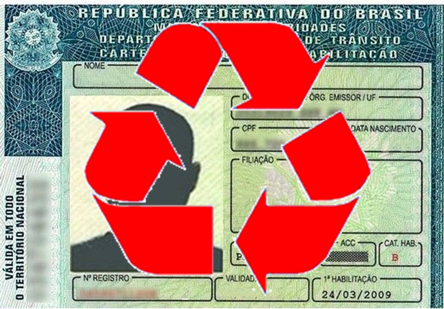 Motoristas de caminhão, ônibus e carretas podem fazer reciclagem para evitar suspensão da CNH.
