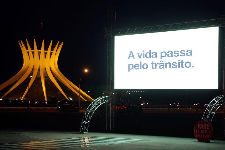 Campanha do Maio Amarelo alerta para 37 mil mortes no trânsito do país.