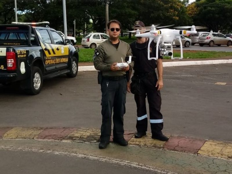 Detran passa a usar drones para flagrar uso do celular ao volante no DF.