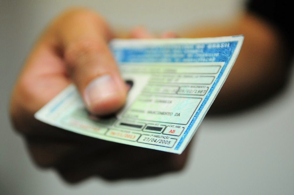 Uma carteira de motorista com validade vencida serve para que?