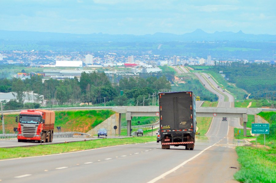 Escoamento da safra amplia em 17,6% o fluxo de veículos na BR-163.