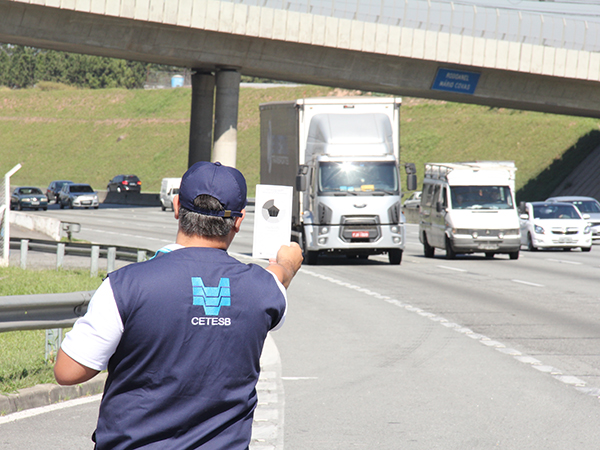Governo de São Paulo prepara inspeção veicular da frota a diesel a partir de 2018.