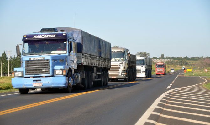 Comissão da Câmara aprova exame de saúde obrigatório para caminhoneiros autônomos.