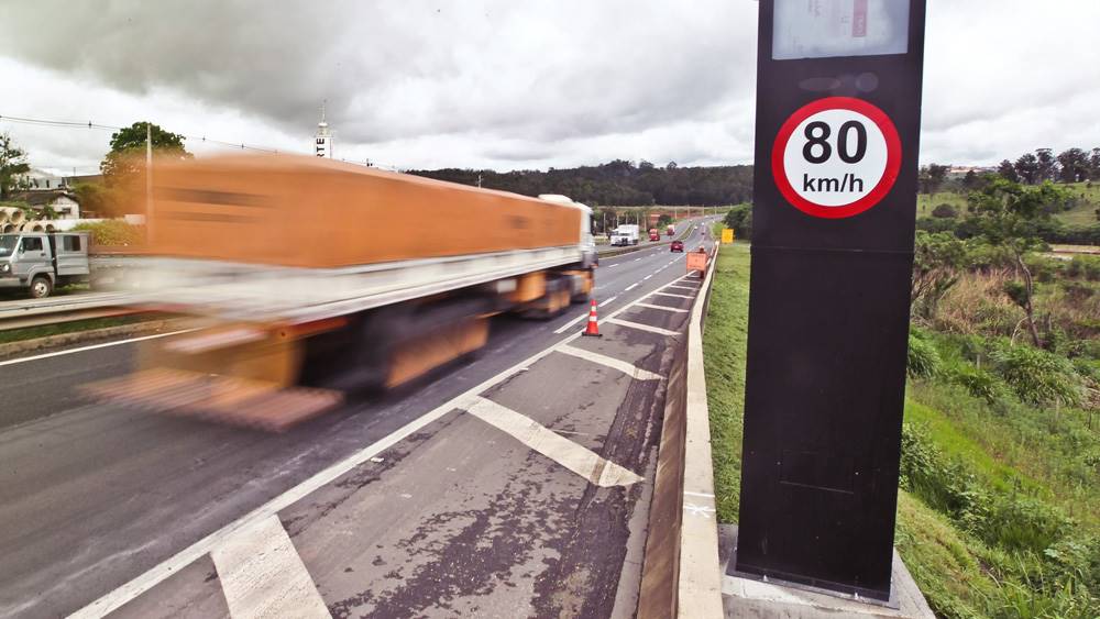 Excesso de velocidade é maior causa de suspensão e cassação de CNH, mostra pesquisa do Detran.SP.