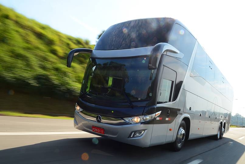 Mercedes-Benz destaca tecnologias de segurança ativa de caminhões e ônibus no mês do Maio Amarelo.
