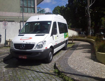 Projeto obriga guia a registrar veículo próprio usado em turismo.